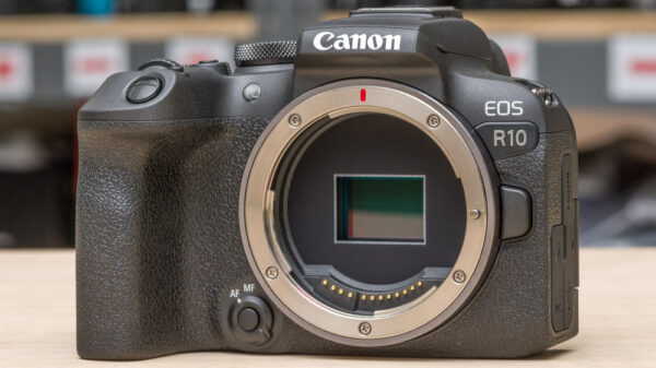 canon-eos-r10-media-4-600x337-1 Trái tim của Canon EOS R10 là cảm biến CMOS APS-C 24.2 megapixel