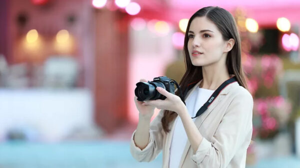 canon-eos-r100-media-1-600x337-1