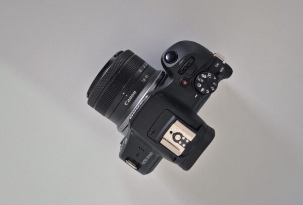 canon-eos-r100-media-12-600x406-1