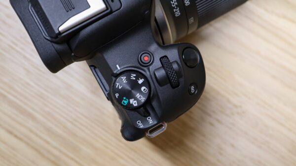 canon-eos-r50-media-9-600x337-1 Canon EOS R50 tích hợp Wi-Fi và Bluetooth