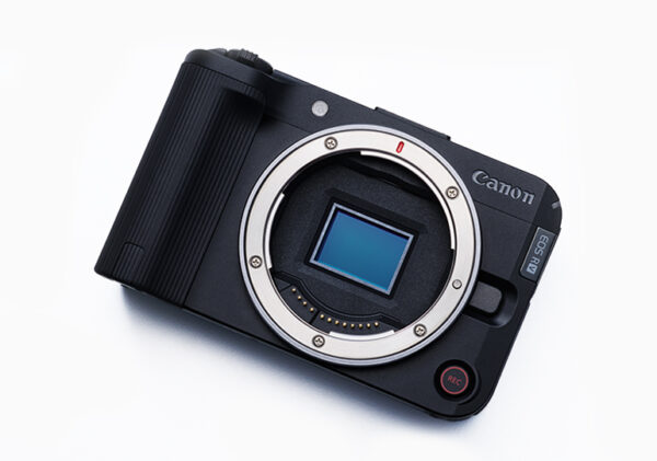canon-eos-r50-v-media-5-600x421-1 Trái tim của Canon EOS R50 V là cảm biến CMOS APS-C 24.2 megapixels