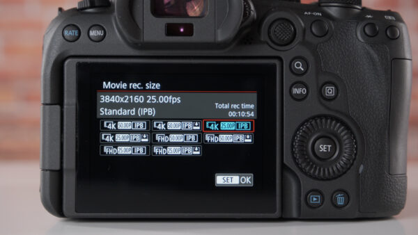 Canon EOS R6 Mark II là máy ảnh hybrid mạnh mẽ