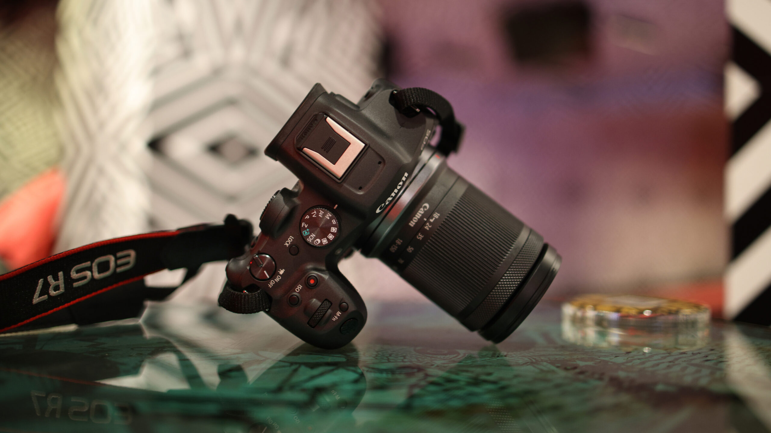 canon-eos-r7-mark-ii-hoan-ra-mat_03-scaled-1 Máy ảnh Canon EOS R7 nhìn cận cảnh