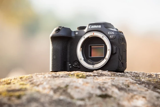 canon-eos-r7-media-9 Canon EOS R7 là một trong những mẫu máy ảnh mirrorless APS-C