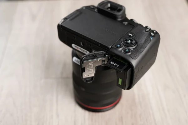 canon-eos-rp-media-9-600x400-1