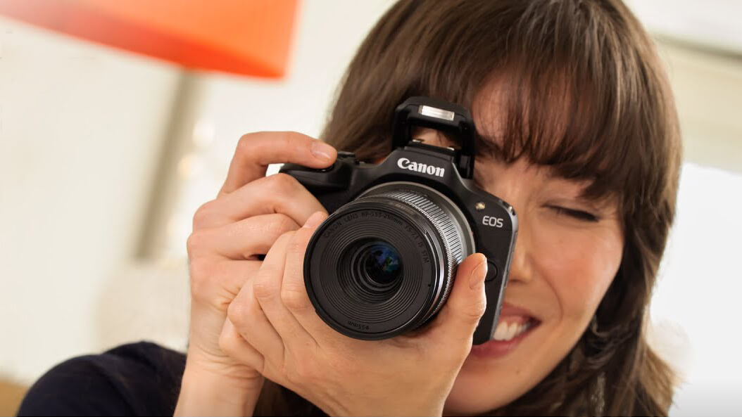 Canon R100 + Lens RF-S 18-45mm 12 Ghi hình chuyển động chậm (Slow-motion)