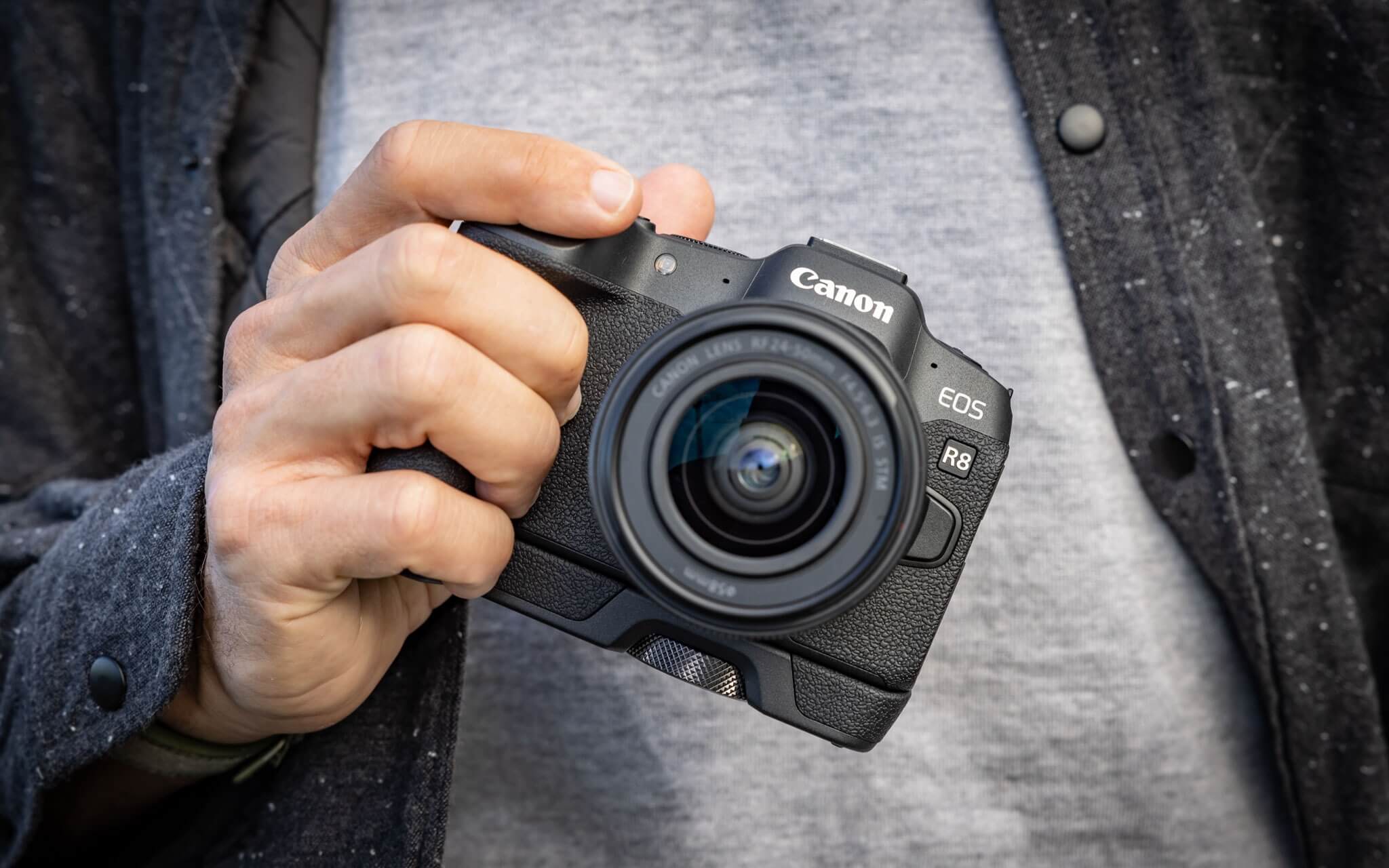 Canon R8 12 Trải nghiệm kính ngắm điện tử sắc nét
