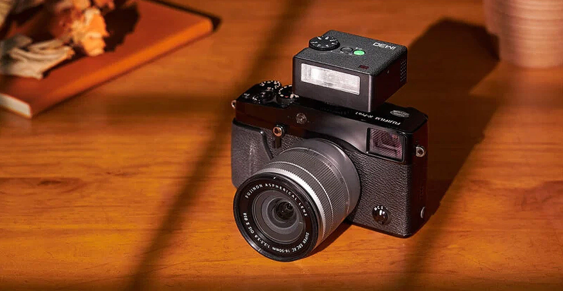 Đèn flash máy ảnh siêu tốt hiện nay được nhiếp ảnh gia tin dùng 1 Các loại đèn flash máy ảnh phổ biến hiện nay