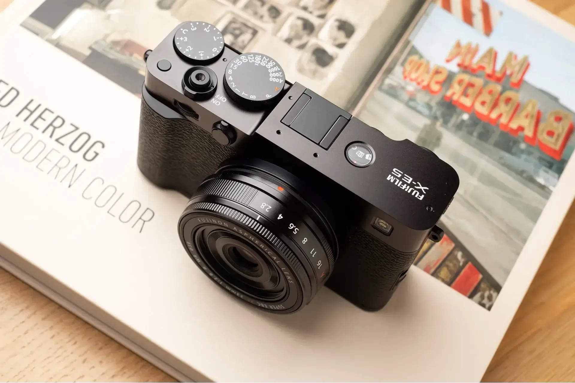 Đánh giá máy ảnh Fujifilm X-E5 có đáng sở hữu hơn X100VI và X-T50 6 Đánh giá Fujifilm X-E5: Hiệu năng chụp ảnh