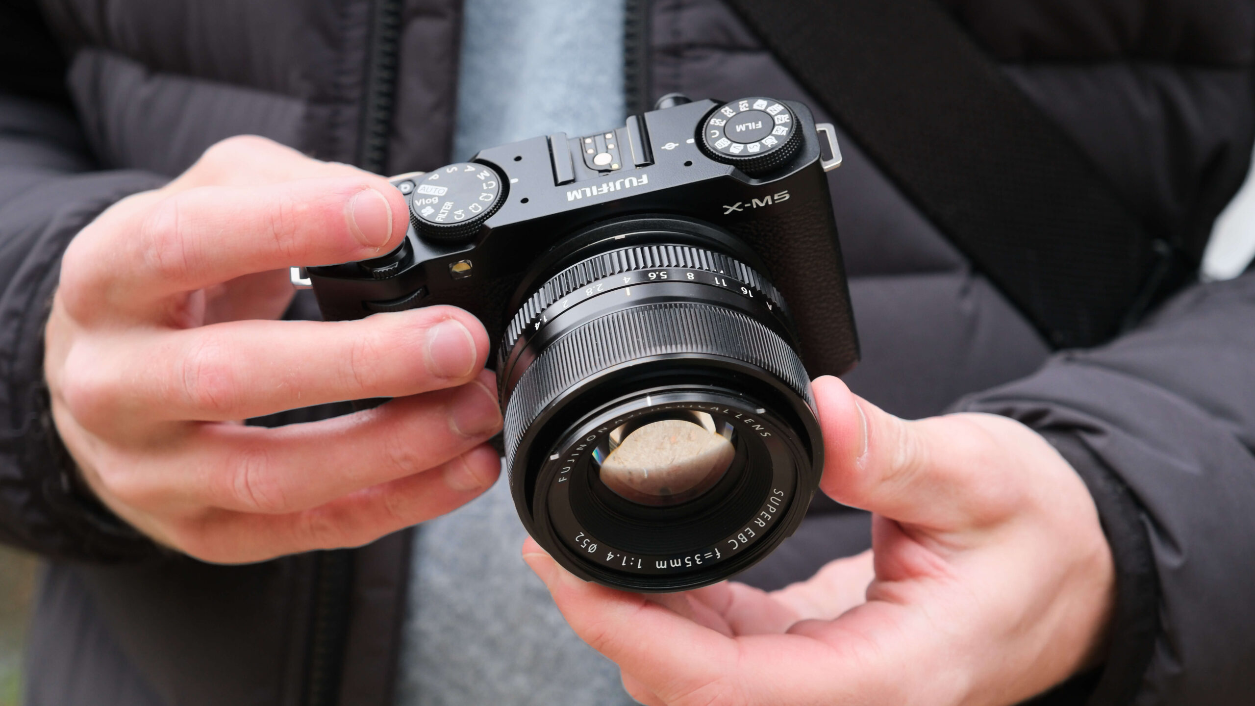 Đánh giá máy ảnh Fujifilm X-M5 thiết kế nhỏ gọn đầy mạnh mẽ 3 Đánh giá Fujifilm X-M5 về thiết kế