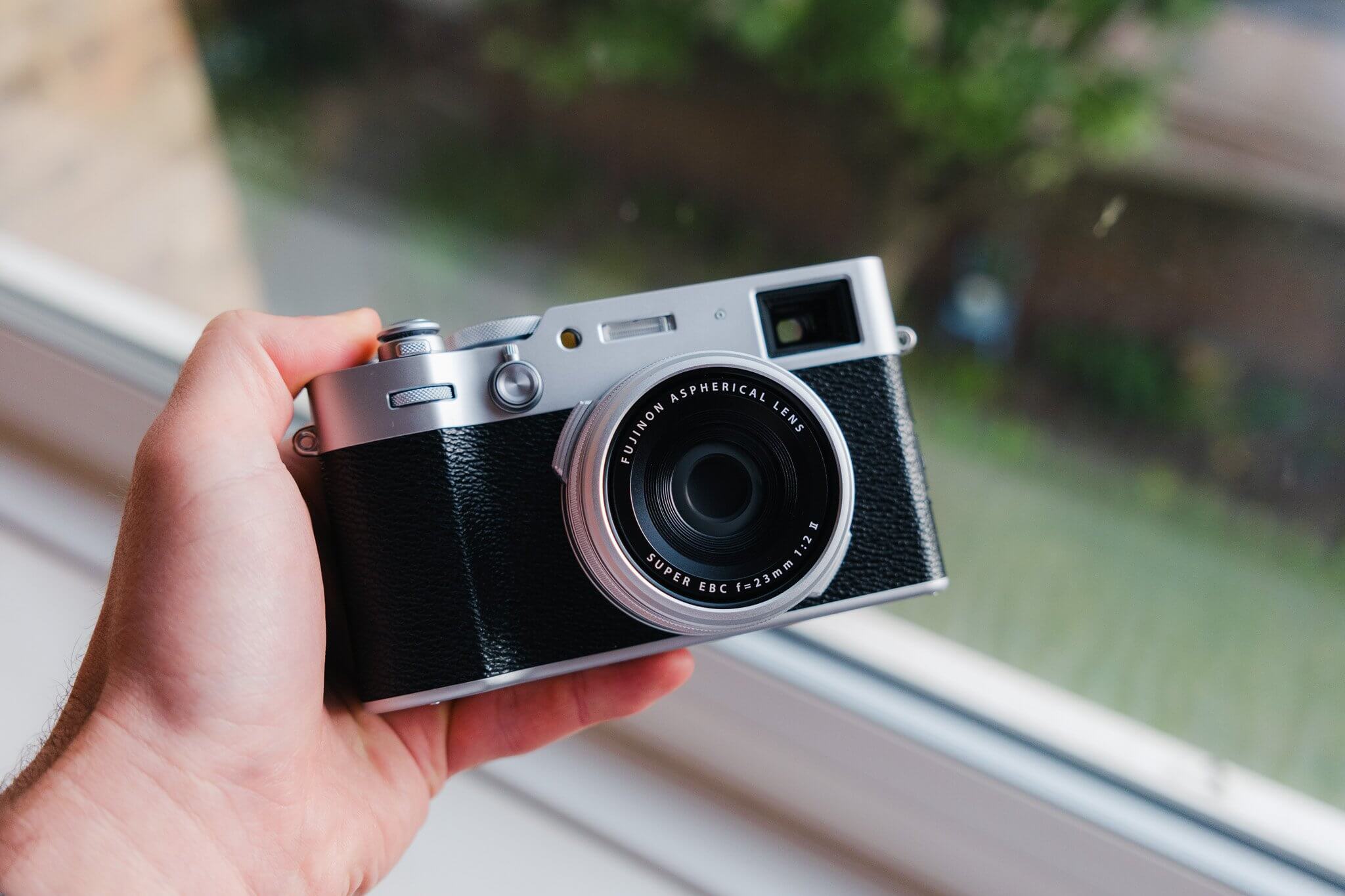 Đánh giá máy ảnh Fujifilm X100VI xứng danh siêu phẩm được săn đón hiện nay 4 Đánh giá Fujifilm X100VI: Ngôn ngữ thiết kế