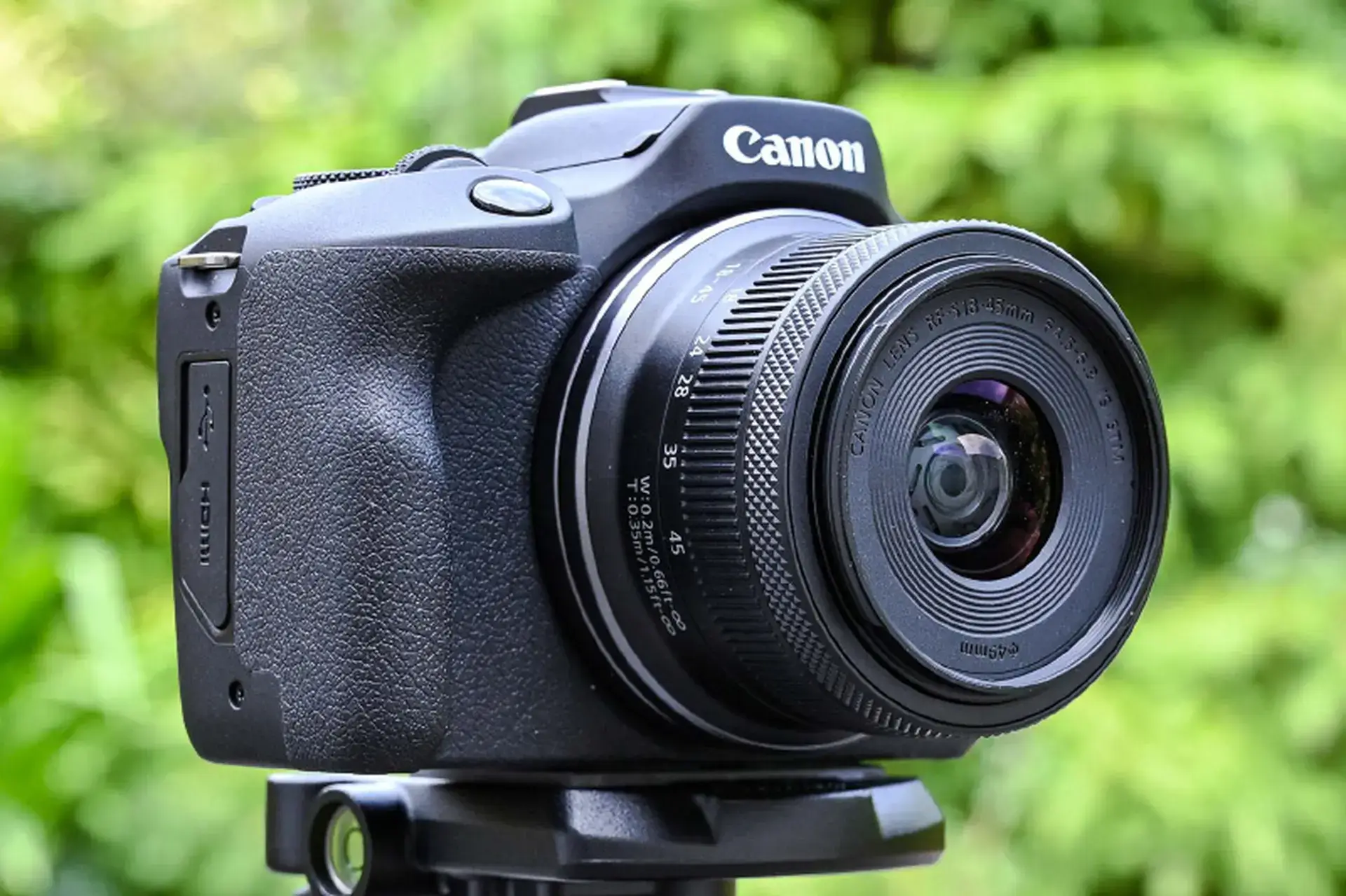 Đánh giá máy ảnh Canon R100 chi tiết dành cho người mới bắt đầu 5 Đánh giá hệ thống Kính ngắm và màn hình trên Canon R100