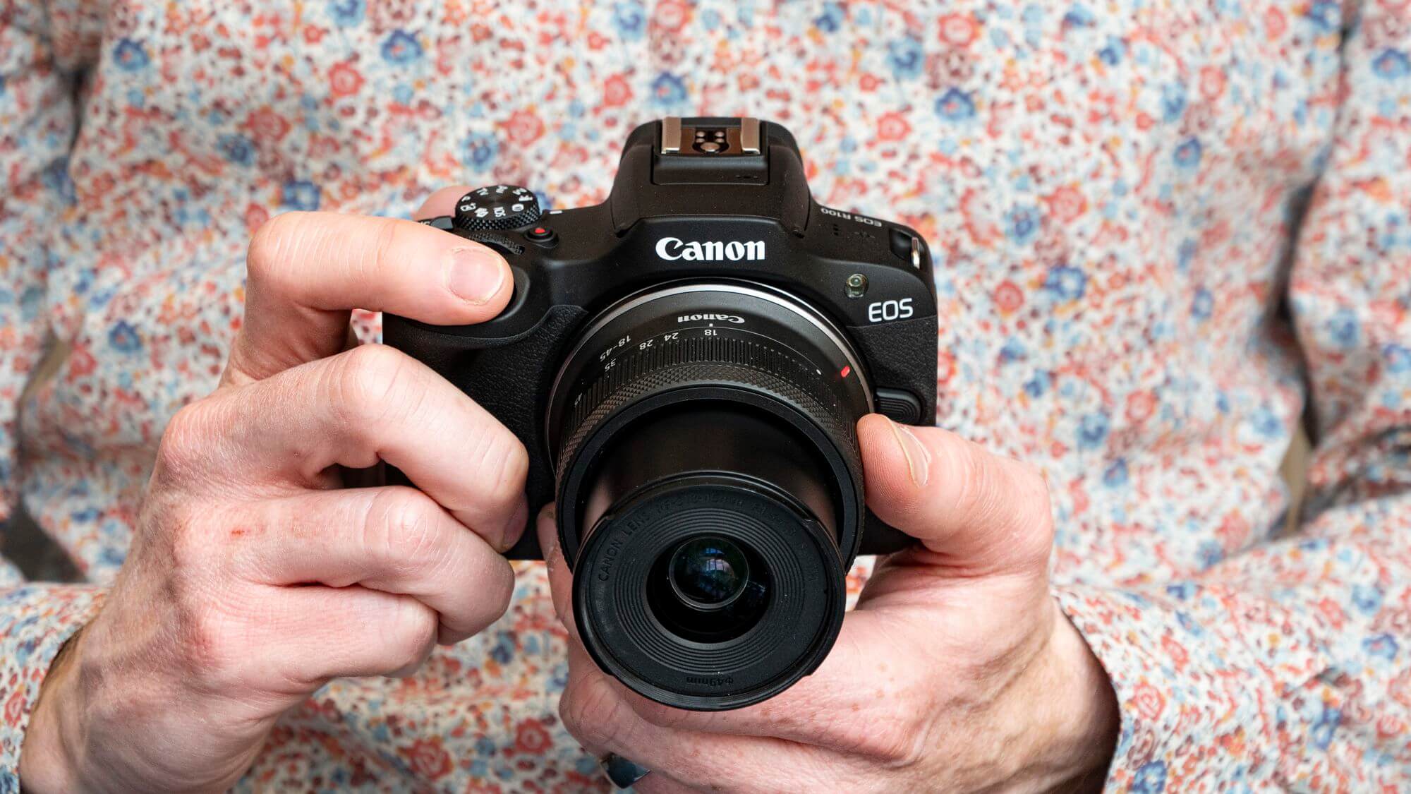Đánh giá máy ảnh Canon R100 chi tiết dành cho người mới bắt đầu 2 Hiệu suất vận hành thực tế khi đánh giá máy ảnh Canon R100