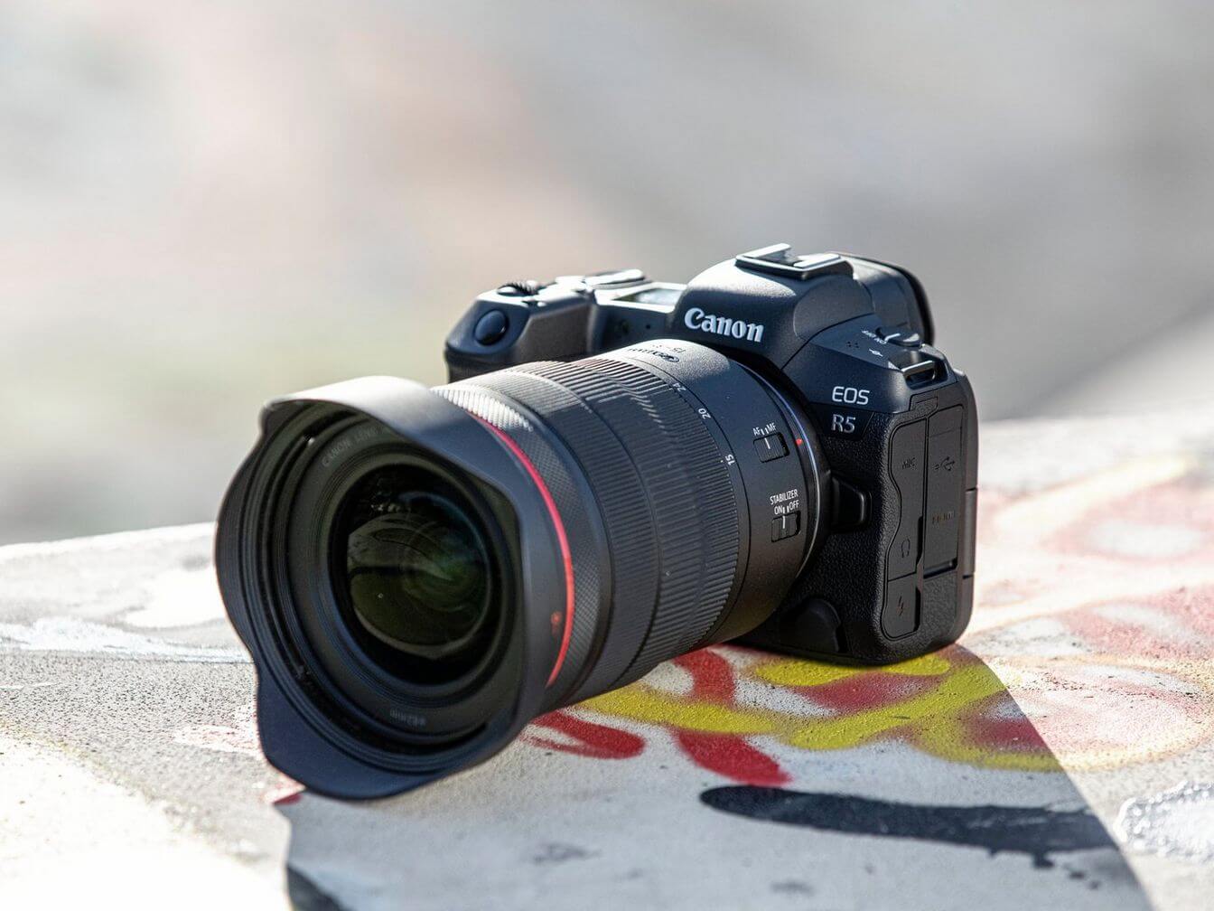 Đánh giá máy ảnh Canon R5 chi tiết với những cải tiến đột phá 2 Khả năng quay video chuyên nghiệp: 8K và 4K