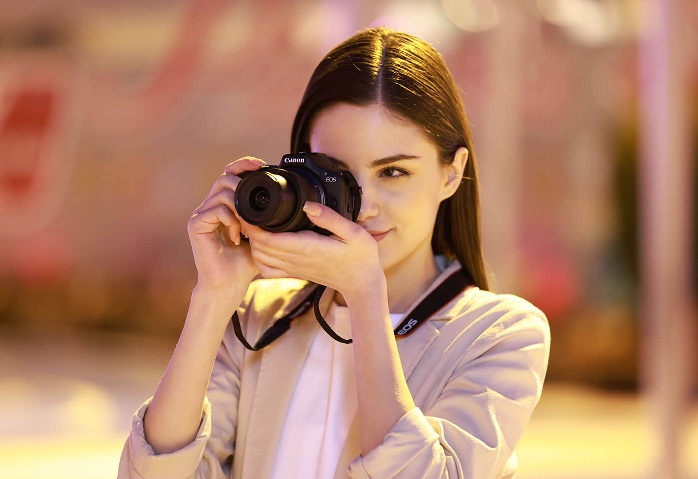 Đánh giá máy ảnh Canon R100 chi tiết dành cho người mới bắt đầu 4 Khám phá ngôn ngữ thiết kế của máy ảnh Canon R100