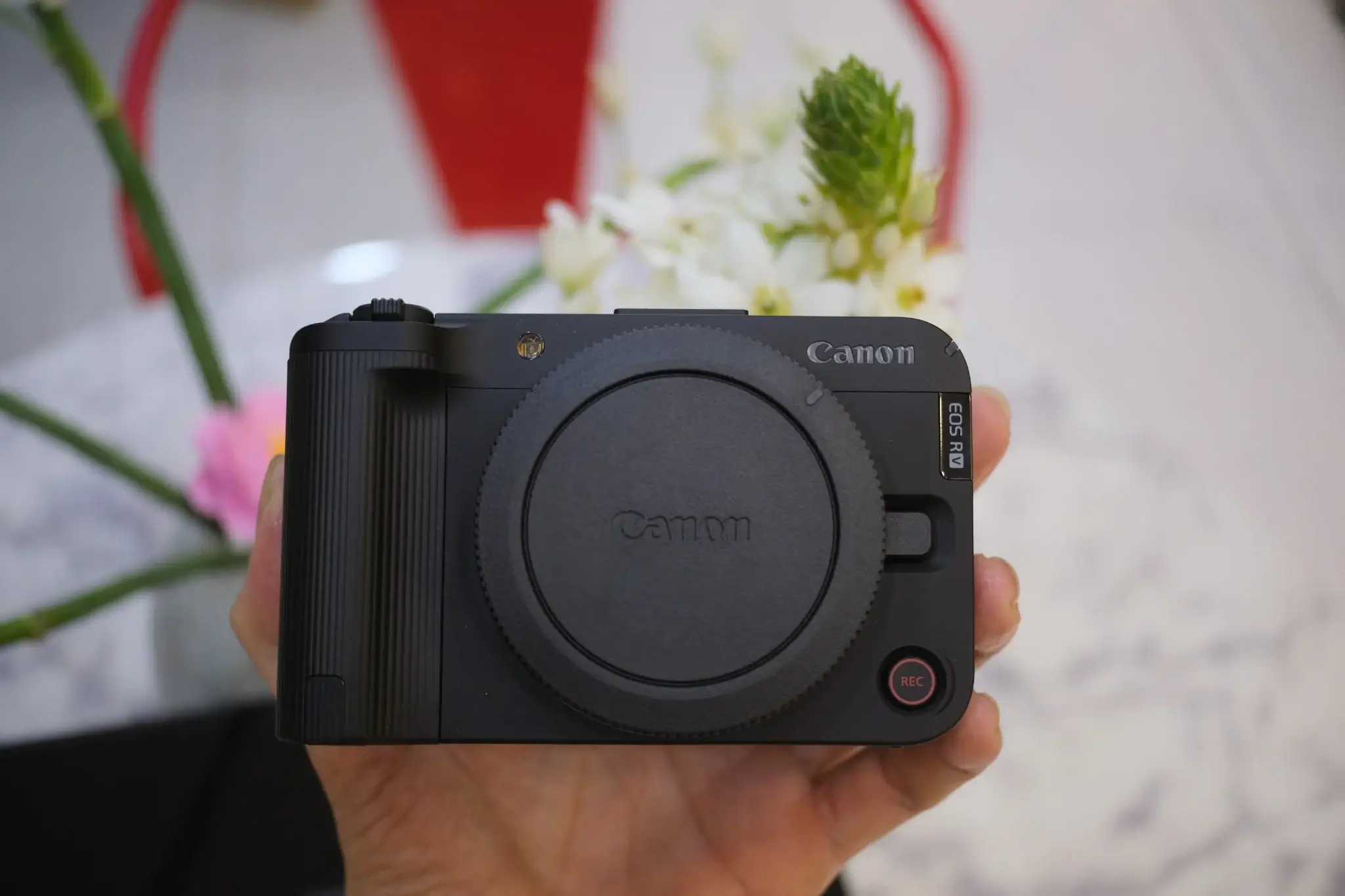 Đánh giá máy ảnh Canon R50V liệu có phải lựa chọn hoàn hảo cho vlogger 1 Phân tích ưu và nhược điểm khi đánh giá máy ảnh Canon R50 V