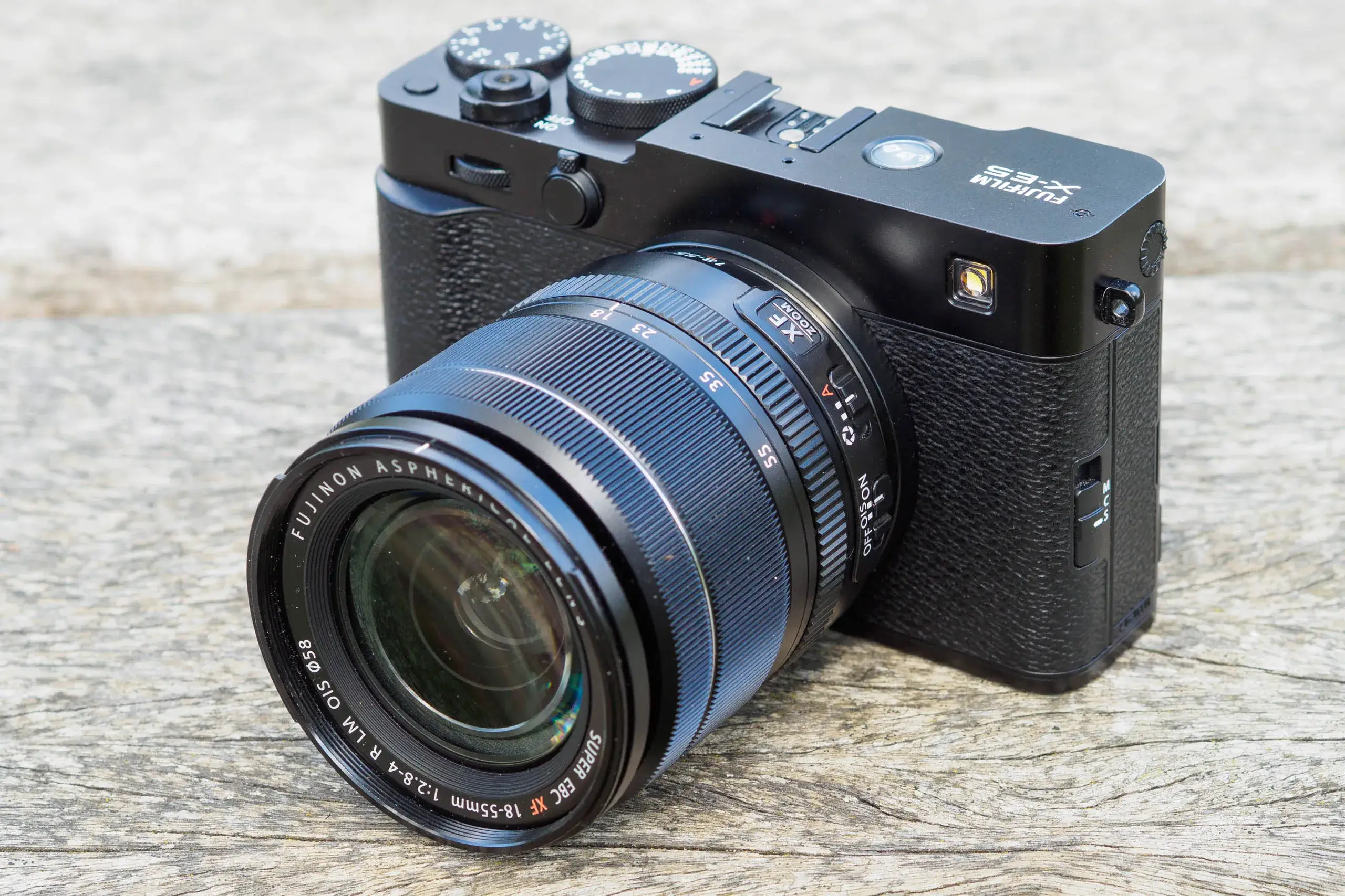 Đánh giá máy ảnh Fujifilm X-E5 có đáng sở hữu hơn X100VI và X-T50 8 Quyết định đầu tư Fujifilm X-E5: Lời khuyên dành cho bạn