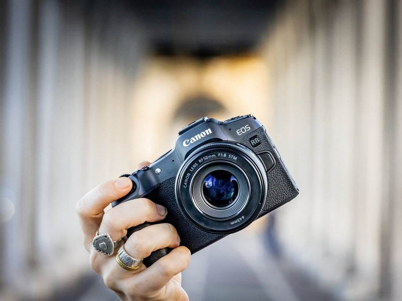 Đánh giá máy ảnh Canon R8 liệu có còn đáng mua trong năm 2026 2 Review Canon R8 – Phân tích ưu nhược điểm