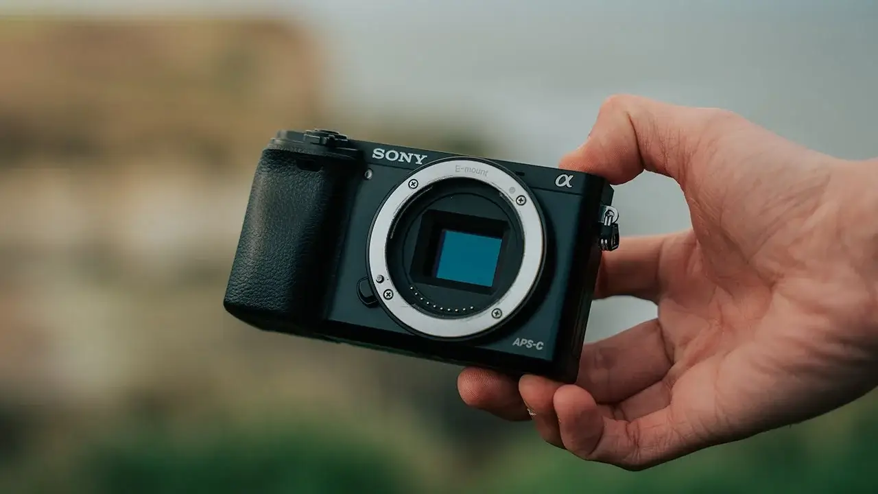 Sony A6000: Lợi thế về giá thành và hiệu năng ảnh tĩnh