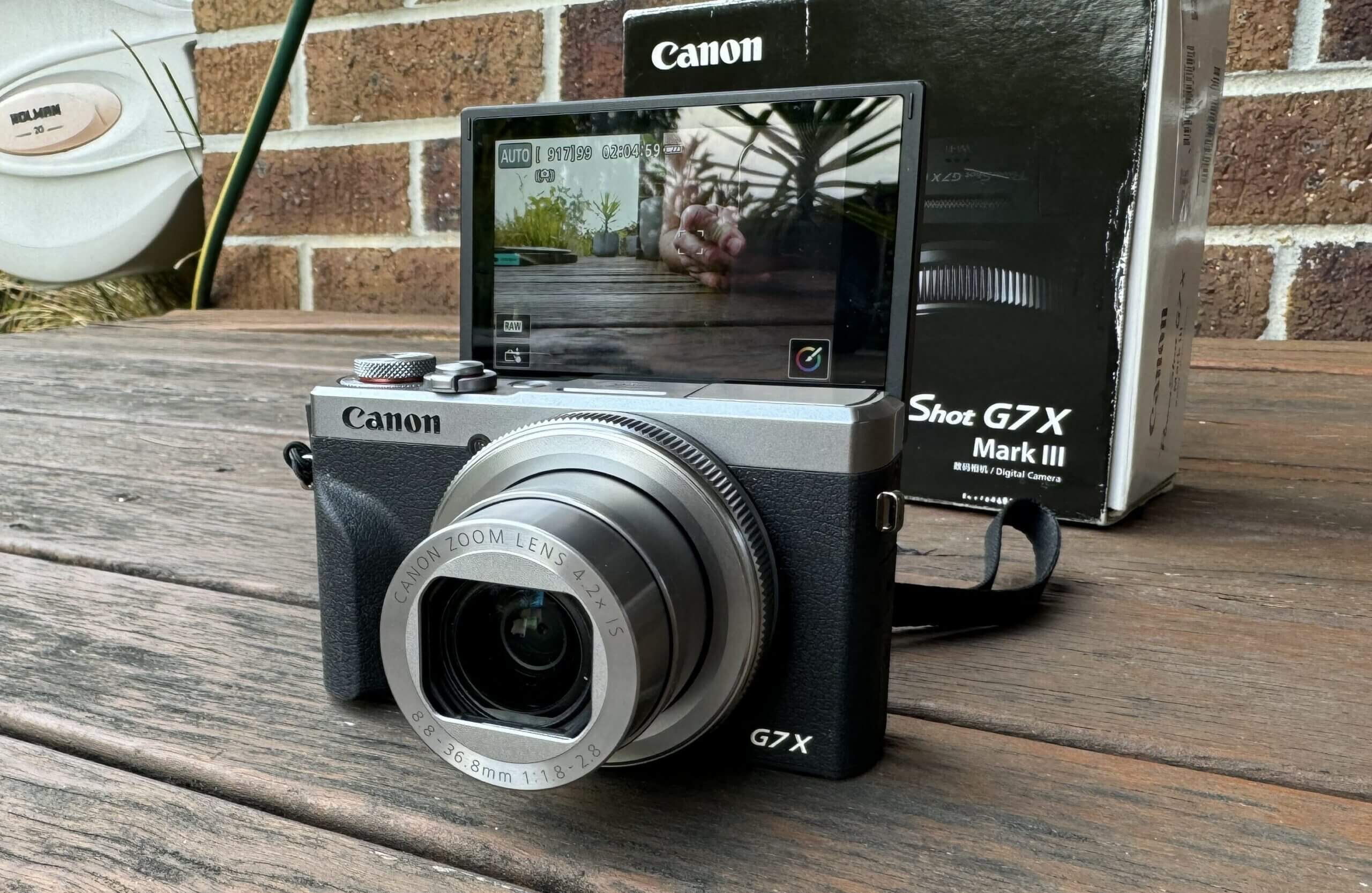 Máy ảnh du lịch nhỏ gọn chụp ảnh đẹp cho phái nữ năm 2026 6 Canon G7 X Mark III - Trợ thủ cho các Vlog thủ