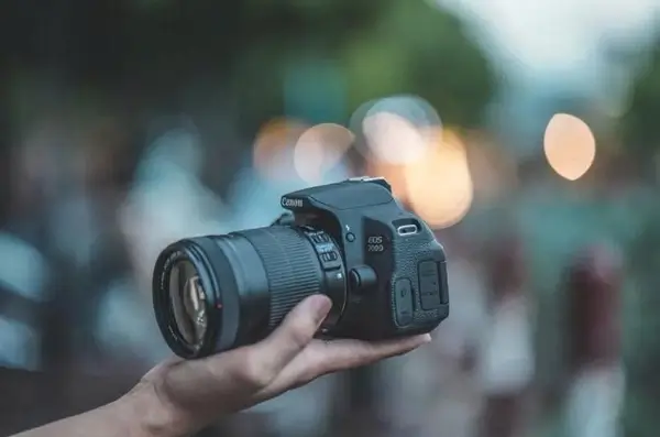 Dslr và mirrorless nên chọn dòng máy ảnh nào tốt năm 2026 8 Đặc điểm về kích thước và trọng lượng