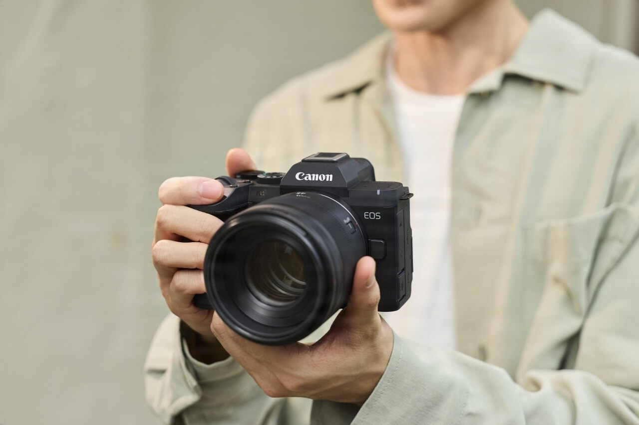 Định hướng thiết kế và phong cách vận hành trên Canon R8 Mark II