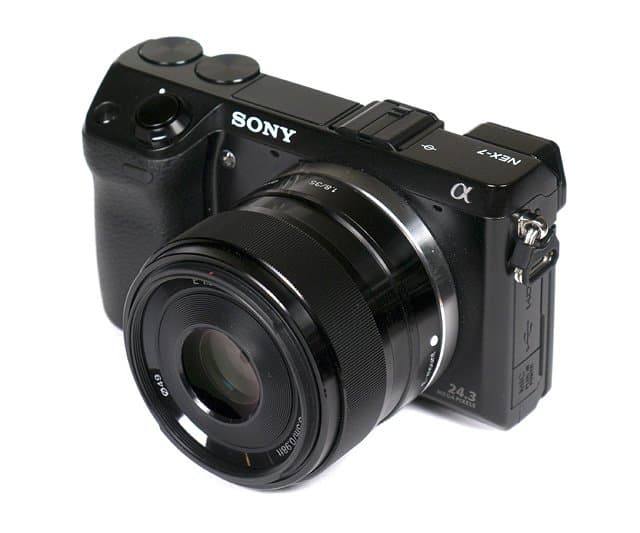 Direct manual focus của Sony E 35mm F/1.8 OSS