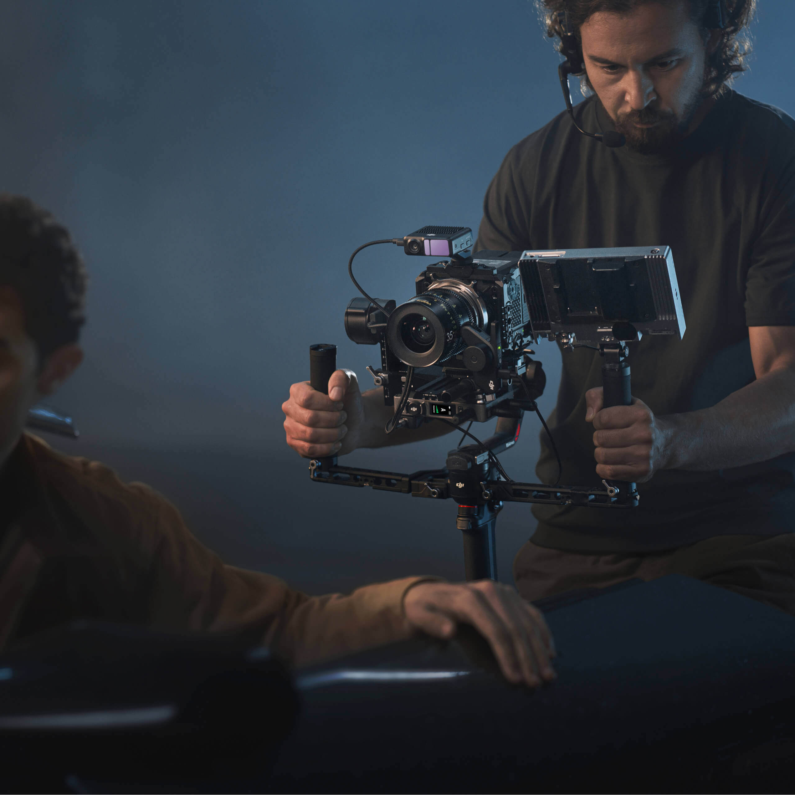 Gimbal máy ảnh siêu tốt cho DSLR và Mirrorless đáng mua nhất hiện nay 2 DJI RS 4 Pro: Giải pháp chuyên nghiệp