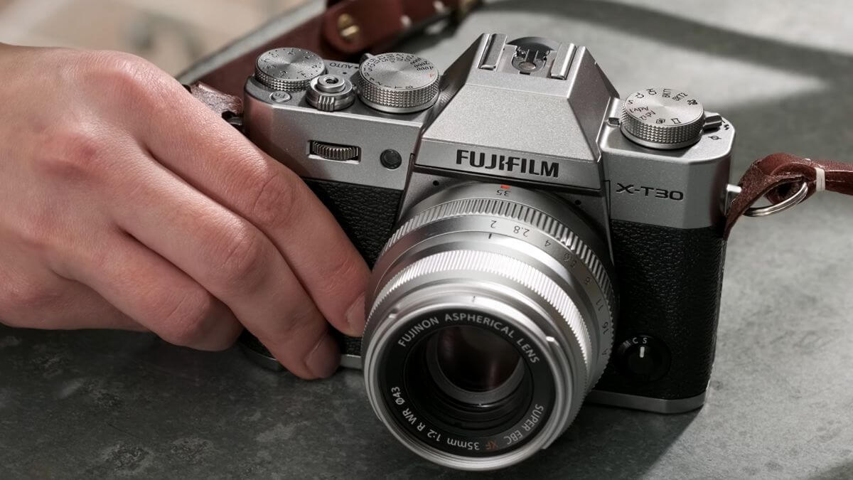 Máy ảnh du lịch nhỏ gọn chụp ảnh đẹp cho phái nữ năm 2026 2 Fujifilm X-T30 Mark II - Đỉnh cao về phong cách và màu sắc