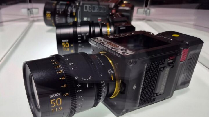 Hai điểm đột phá: Hỗ trợ Autofocus và phủ trọn cảm biến VistaVision