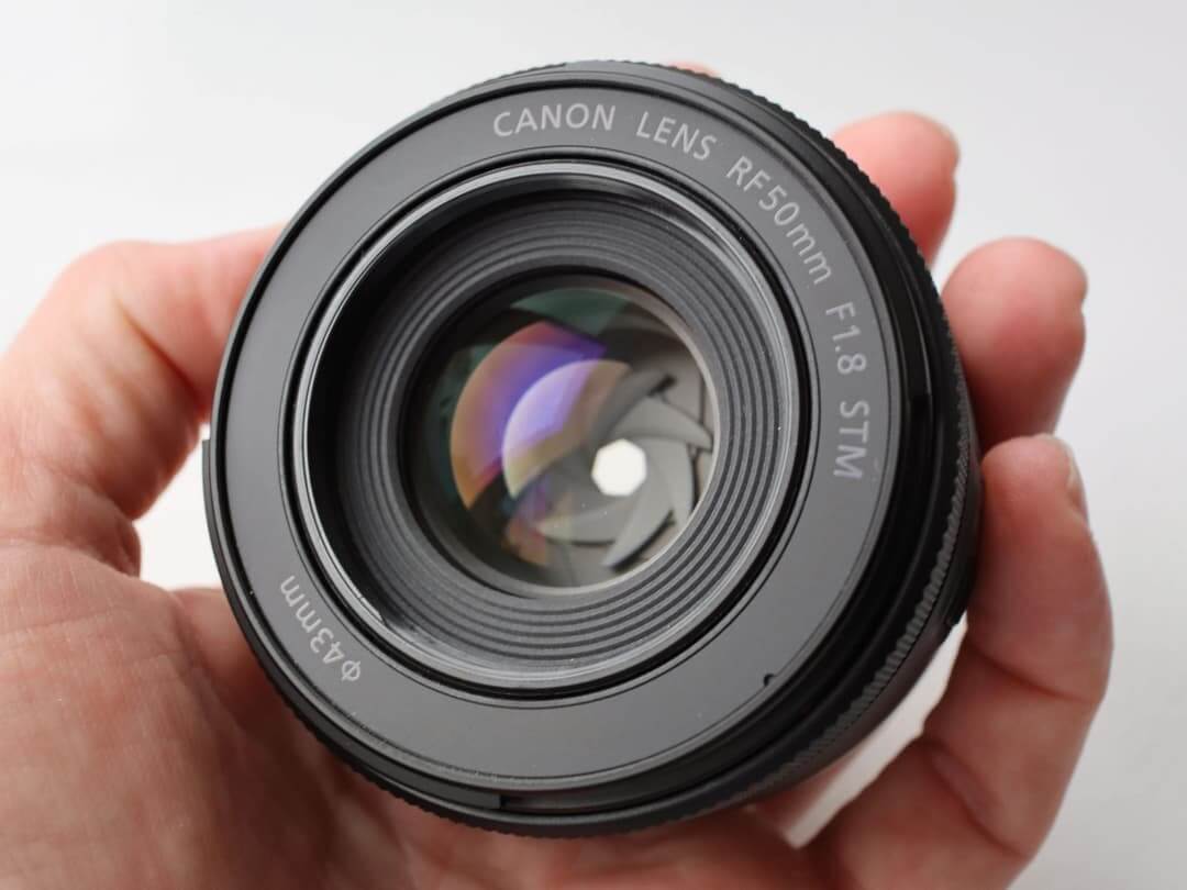 Hiệu suất ấn tượng với khẩu độ f/1.8