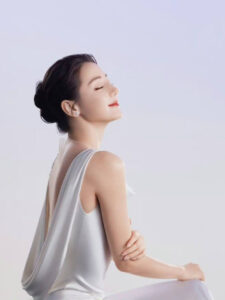 99+ cách tạo dáng chụp ảnh chân dung đẹp và cuốn hút nhất 48 khoi-goi-cam-xuc-voi-kieu-chup-nham-mat-2