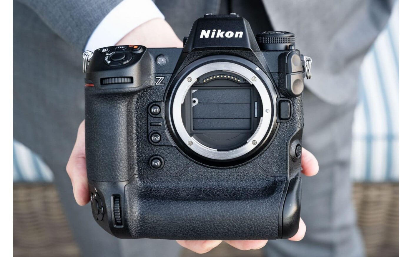 Máy ảnh xịn và chuyên nghiệp đáng sở hữu năm 2026 6 Nikon Z9 - Đỉnh cao công nghệ mirrorless