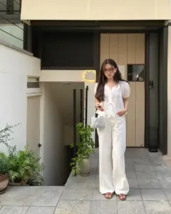 99+ cách tạo dáng chụp ảnh chân dung đẹp và cuốn hút nhất 36 phong-thai-tu-tin-voi-tu-the-bo-tay-vao-tui-2