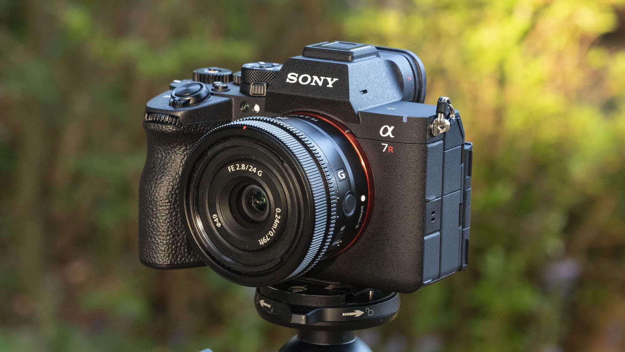 Máy ảnh xịn và chuyên nghiệp đáng sở hữu năm 2026 4 Sony A7R V: Đỉnh cao phân giải cho nhiếp ảnh chuyên nghiệp