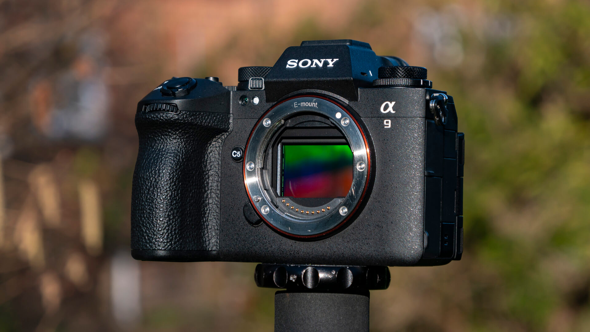 Máy ảnh xịn và chuyên nghiệp đáng sở hữu năm 2026 5 Sony A9 III: Máy ảnh tốt nhất cho tốc độ và thể thao