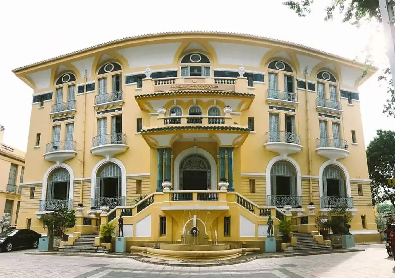21+ Địa điểm chụp hình tết đẹp ở Sài Gòn cho bộ ảnh áo dài xuân 2027 12 Bảo tàng Thành phố Hồ Chí Minh