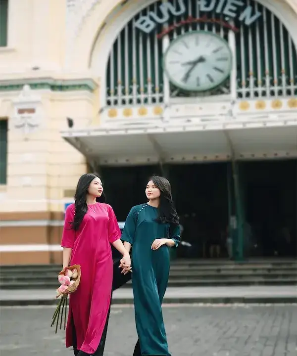 21+ Địa điểm chụp hình tết đẹp ở Sài Gòn cho bộ ảnh áo dài xuân 2027 22 Bưu điện Thành phố