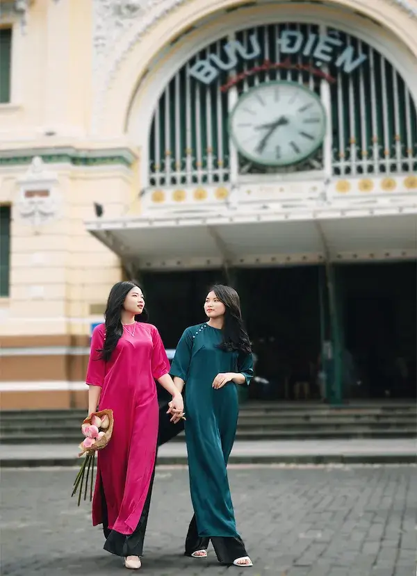 21+ Địa điểm chụp hình tết đẹp ở Sài Gòn cho bộ ảnh áo dài xuân 2027 7 Bưu điện Thành phố