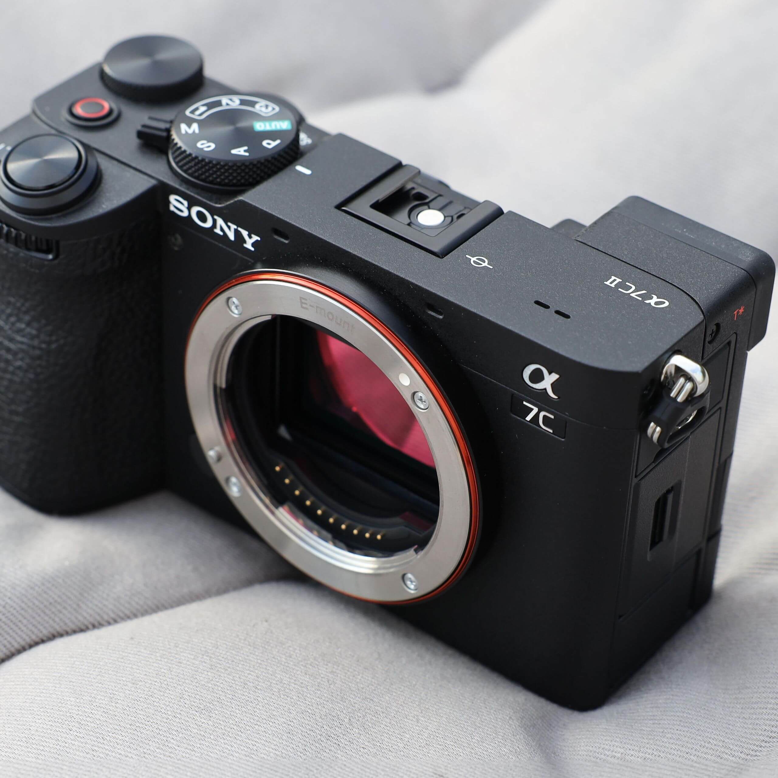 Đánh giá Sony A7C mẫu máy ảnh Full-Frame đa năng cho mọi nhu cầu 7 Có nên đầu tư vào Sony A7C?