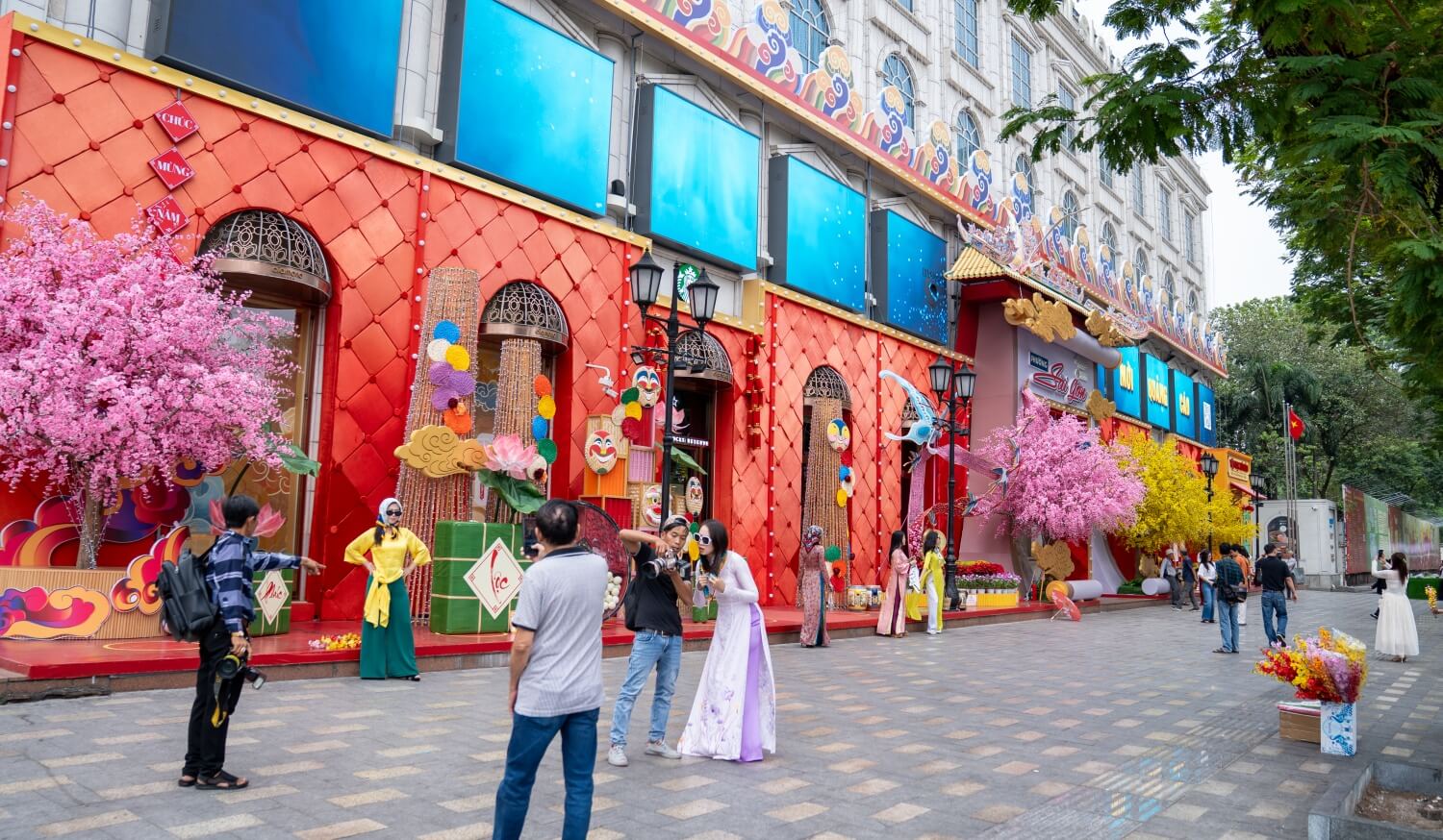 21+ Địa điểm chụp hình tết đẹp ở Sài Gòn cho bộ ảnh áo dài xuân 2027 9 Diamond Plaza