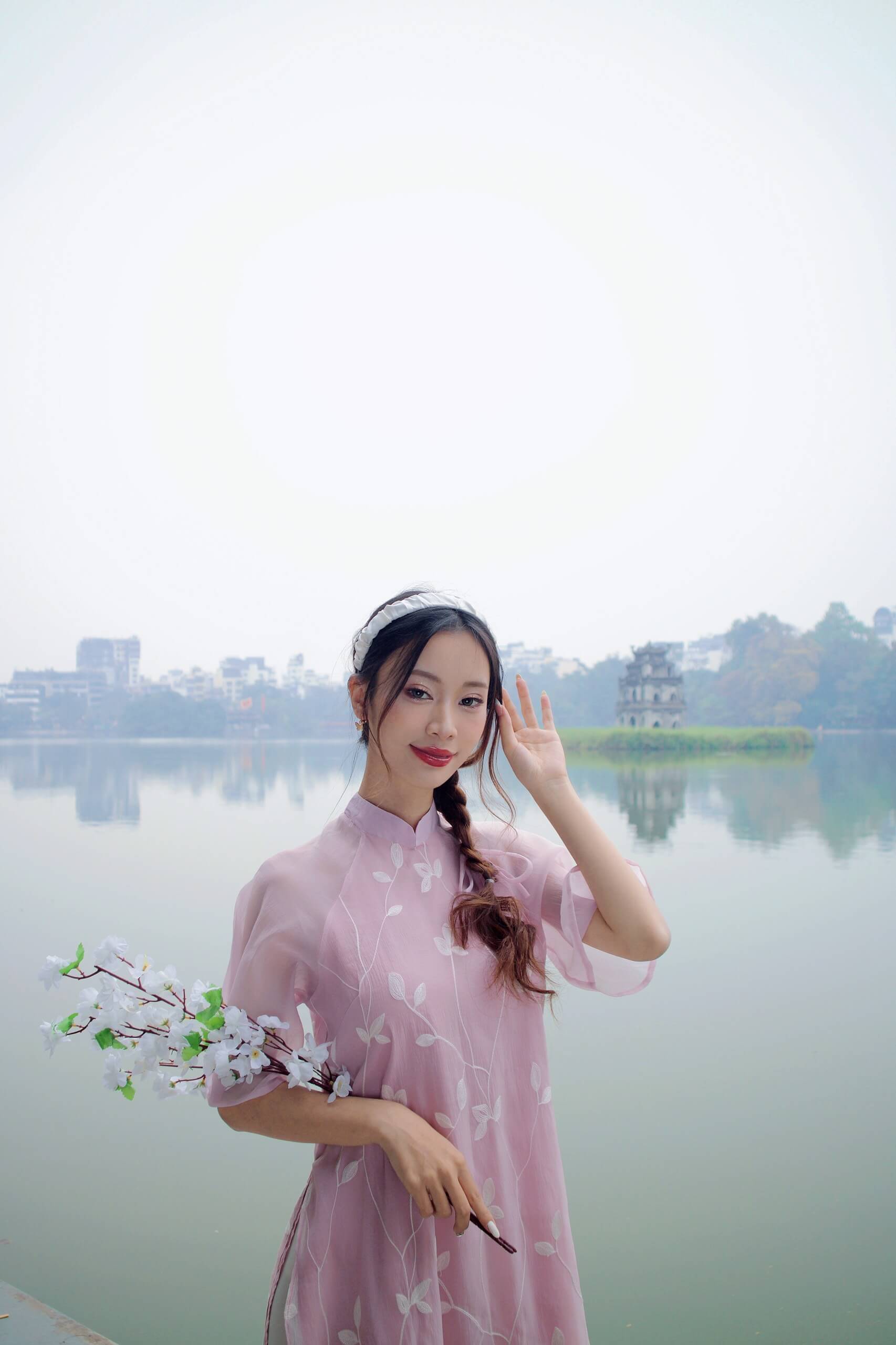 Ghi dấu khoảnh khắc bên Hồ Hoàn Kiếm