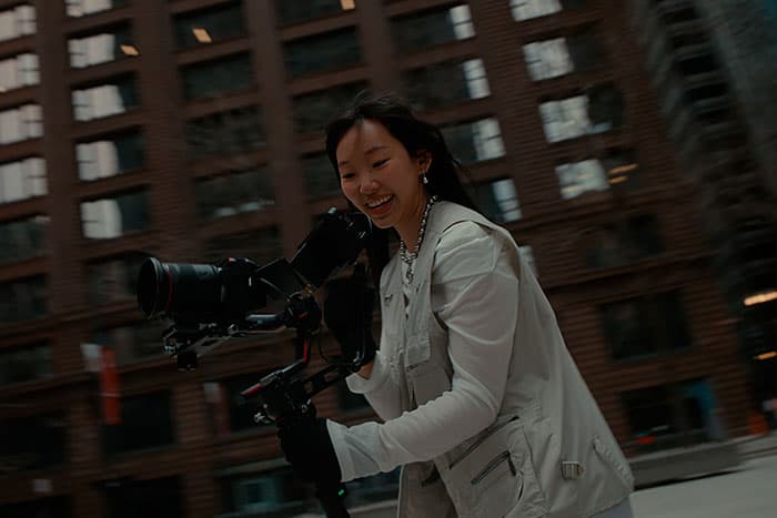 Máy ảnh Canon EOS R6 V 12 Khả năng quay video RAW 7K vượt trội