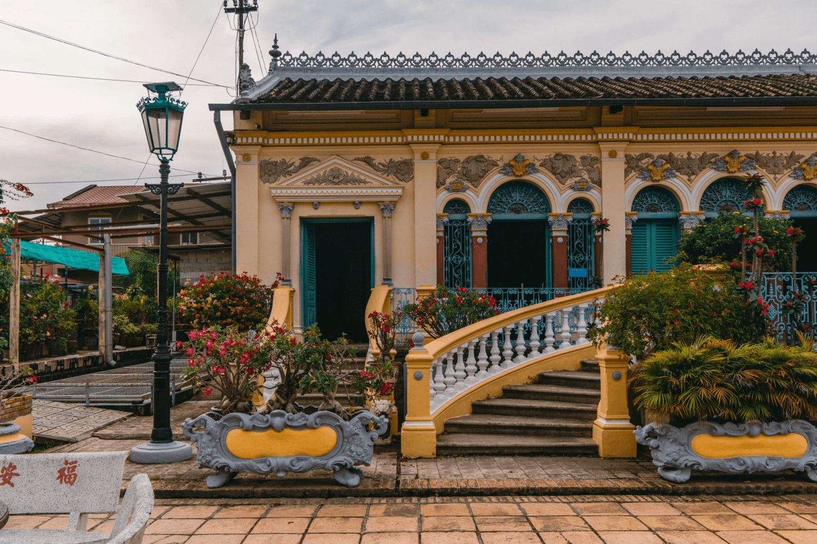 Khám phá vẻ đẹp của các ngôi nhà cổ