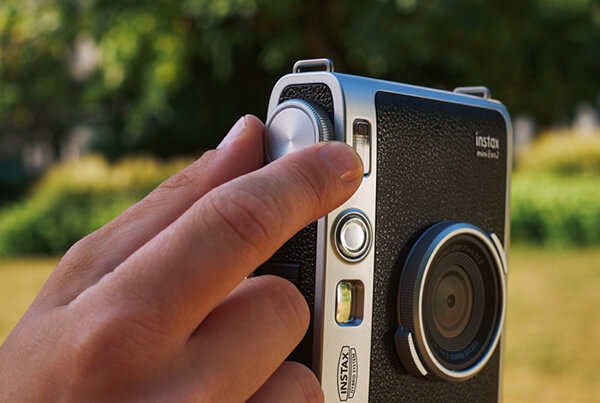 Fujifilm ra mắt Instax Mini Evo 2: Màn cảm ứng 4.5 inch, cảm biến 13MP, quay video, giá 289.95 USD 2 Nâng cấp cảm biến 13MP và tính năng quay video "Immersive Movie"