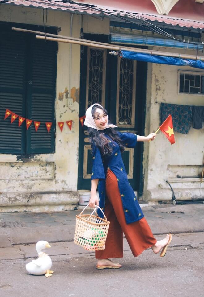 Sáng tạo góc chụp áo dài ở Phố Cổ