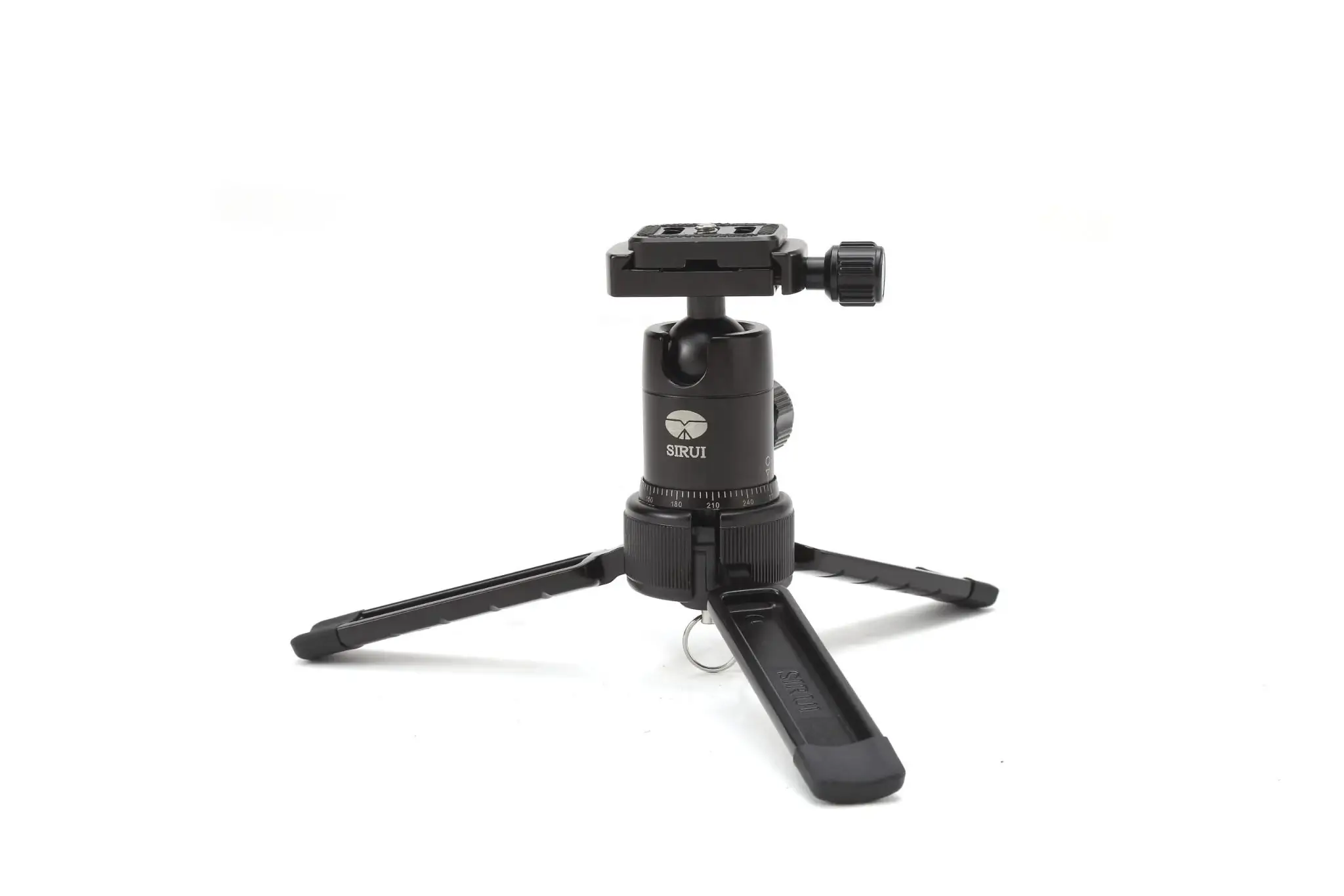 Top 7 Tripod máy ảnh giá rẻ gọn nhẹ cho mọi nhiếp ảnh gia 6 Sirui 3T-35K: Tripod Mini với độ bền ấn tượng