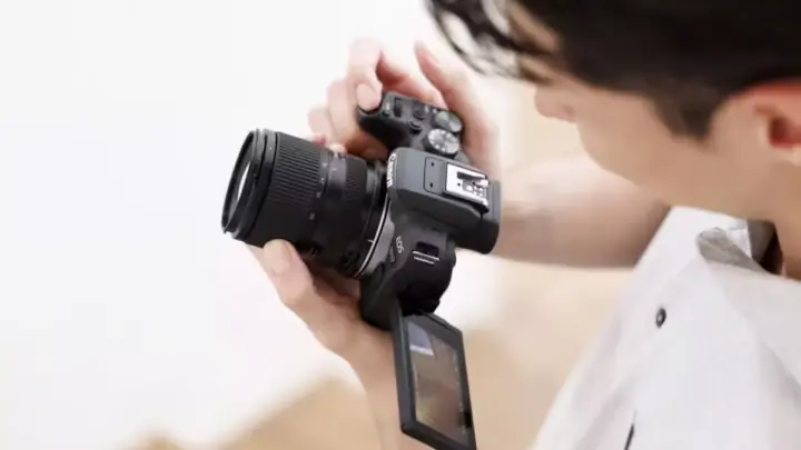 Tamron ra mắt 16-50mm f/2.8 A cho Canon RF