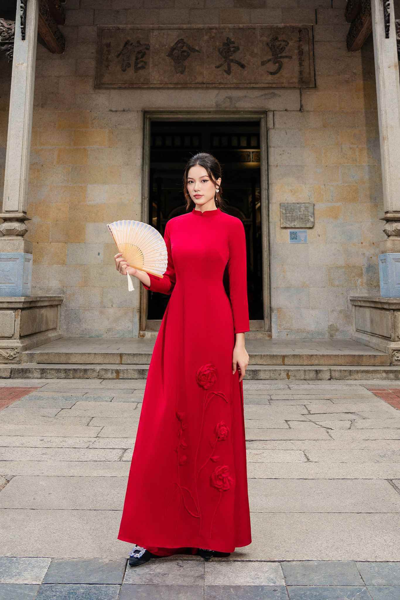 Tạo dáng đứng tôn đường cong