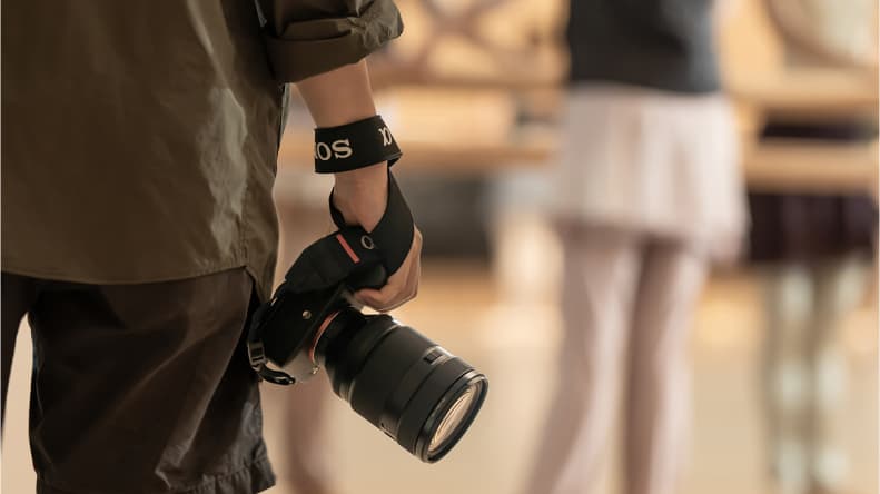 Thiết kế linh hoạt và tối ưu của ống kính Sony FE 28-70mm F2 GM